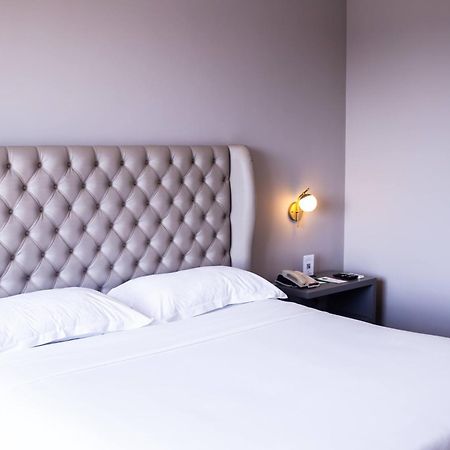 Ouro Minas Hotel Belo Horizonte, Dolce By Wyndham Extérieur photo A bedroom at the hotel
