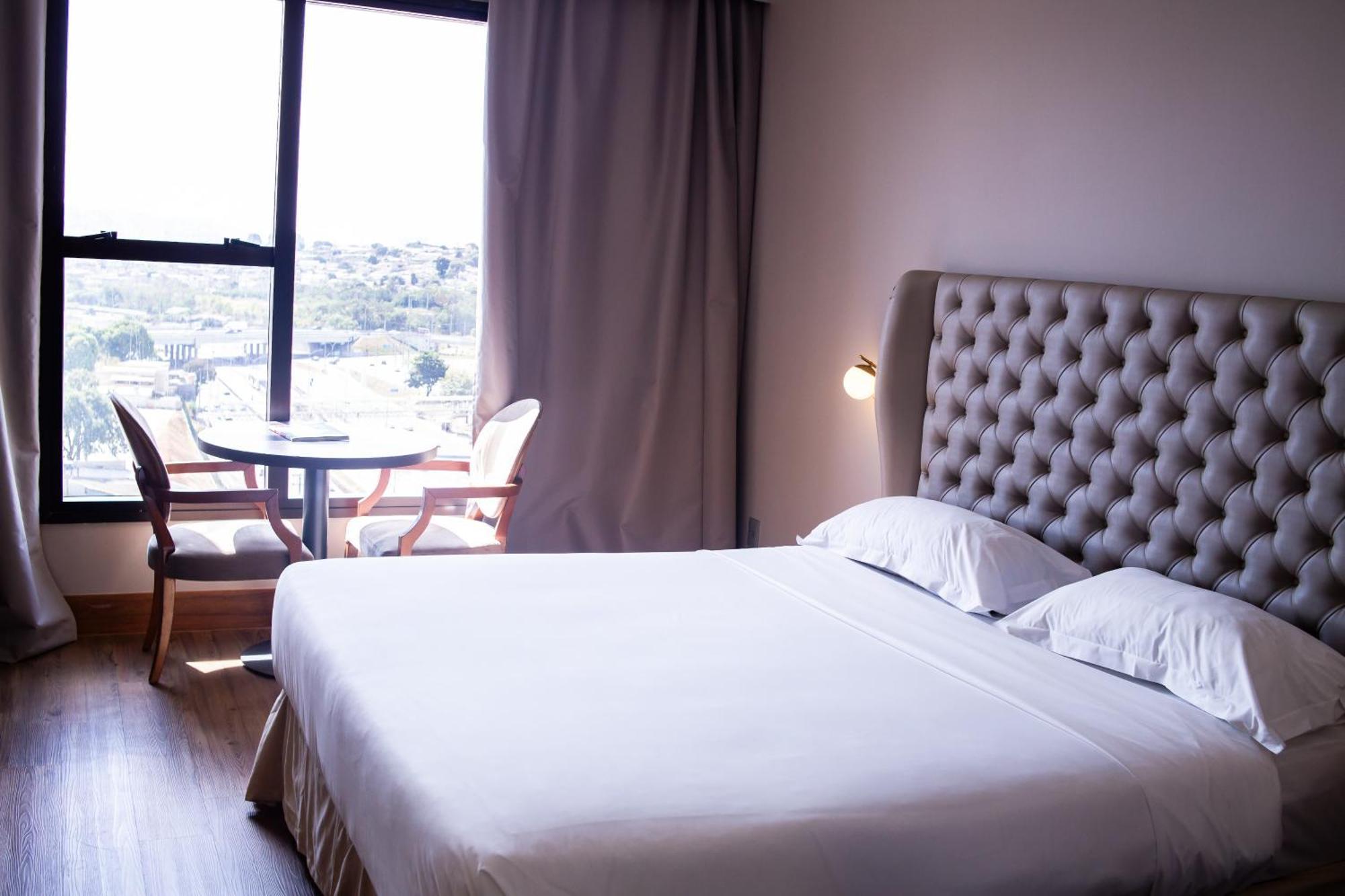 Ouro Minas Hotel Belo Horizonte, Dolce By Wyndham Extérieur photo A bedroom at the hotel