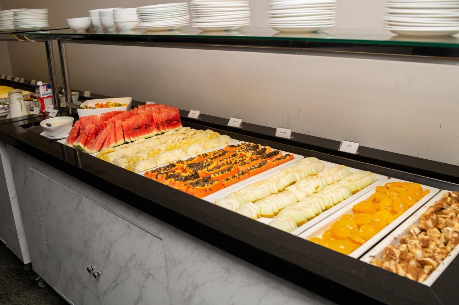 Ouro Minas Hotel Belo Horizonte, Dolce By Wyndham Extérieur photo A fruit salad buffet